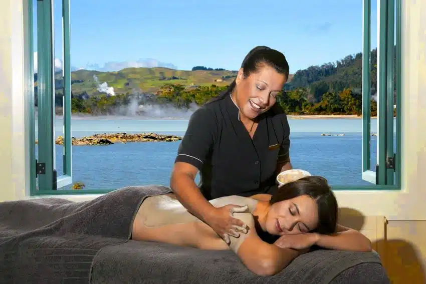 Massage with lake views at Rotorua - Relaxing Tours of NZ