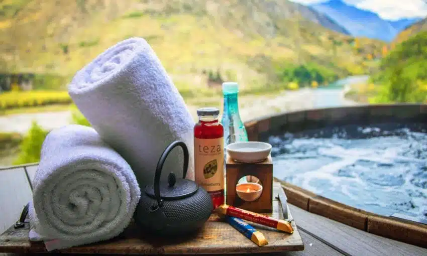 Outdoor hot pool in Queenstown - Relaxing Tours NZ