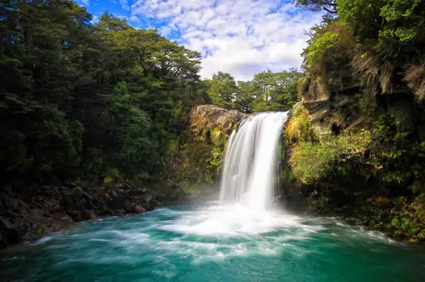 Waterfall and Gollum's pool - Tongariro National Park Tours